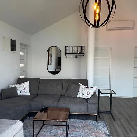Pet Friendly Cozy Near