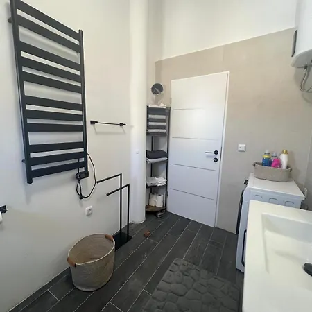 Apartment Pet Friendly Cozy Near Donji Karin