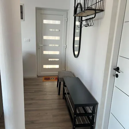 Pet Friendly Cozy Near Apartment Donji Karin