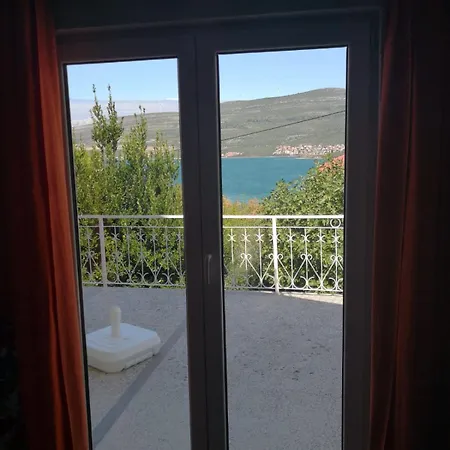 Pet Friendly Cozy Near Apartment Donji Karin