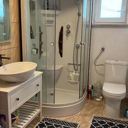 Apartment Pet Friendly Cozy Near Donji Karin