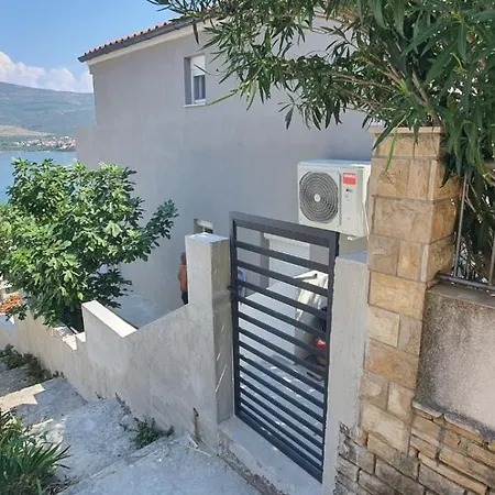 Pet Friendly Cozy Near
