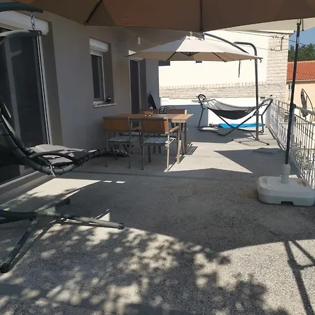 Pet Friendly Cozy Near *